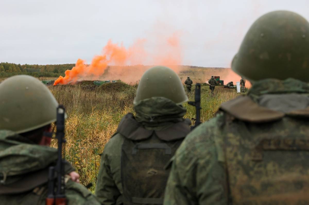 Военные пенсионеры, мобилизованные или заключившие контракт для участия в спецоперации, будут получать 100% компенсацию военной пенсии.