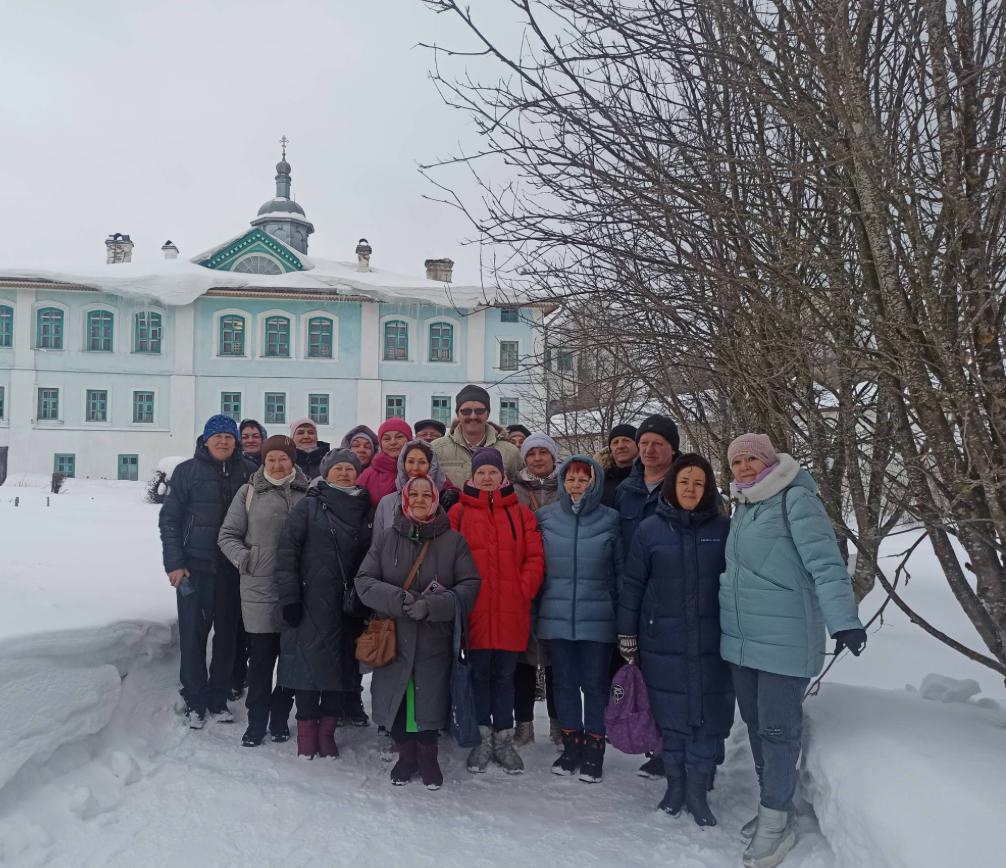 Познакомиться с грязовецкими святынями и купеческой застройкой приехали сегодня гости из Череповца.