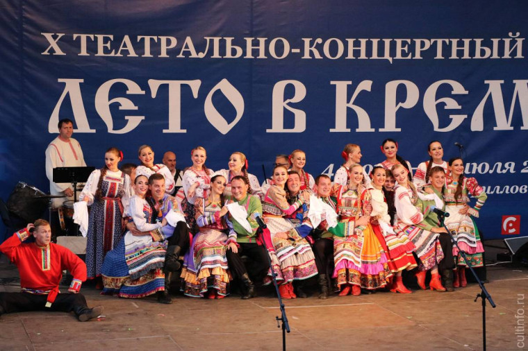 На «Лето в Кремле» приглашают вологжан и гостей города. На «Лето в Кремле» приглашают вологжан и гостей города.