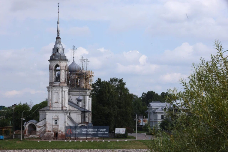 На Вологодчине первый храм реставрируют за счет средств благотворительного фонда «Наследие Русского Севера». На Вологодчине первый храм реставрируют за счет средств благотворительного фонда «Наследие Русского Севера».