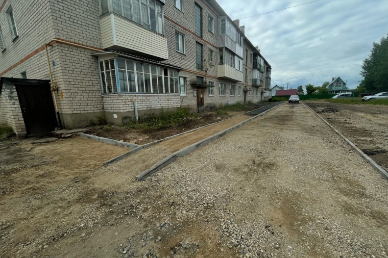 Дворовые территории Грязовецкого округа продолжают преображаться. Благодаря проекту «Формирование комфортной городской среды» национального проекта «Жильё и городская среда», инициированного Президентом РФ. Дворовые территории Грязовецкого округа продолжают преображаться. Благодаря проекту «Формирование комфортной городской среды» национального проекта «Жильё и городская среда», инициированного Президентом РФ.