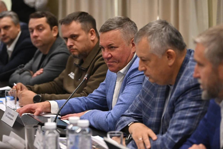 Олег Кувшинников выступил с инициативами продвижения проекта «Серебряное ожерелье России». Олег Кувшинников выступил с инициативами продвижения проекта «Серебряное ожерелье России».