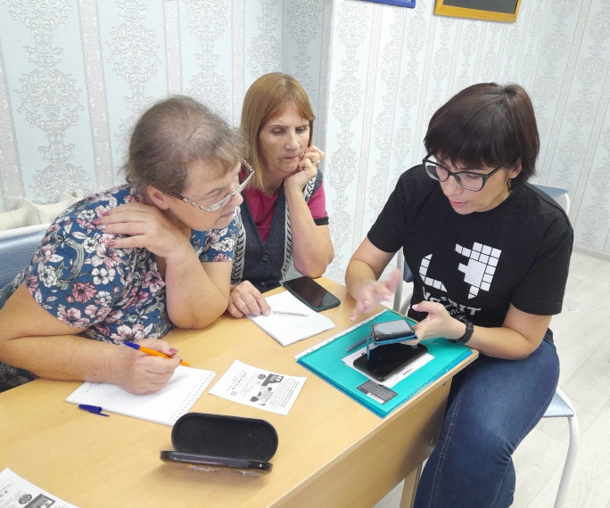 Грязовецких пенсионеров научили IT-грамотности. Грязовецких пенсионеров научили IT-грамотности.
