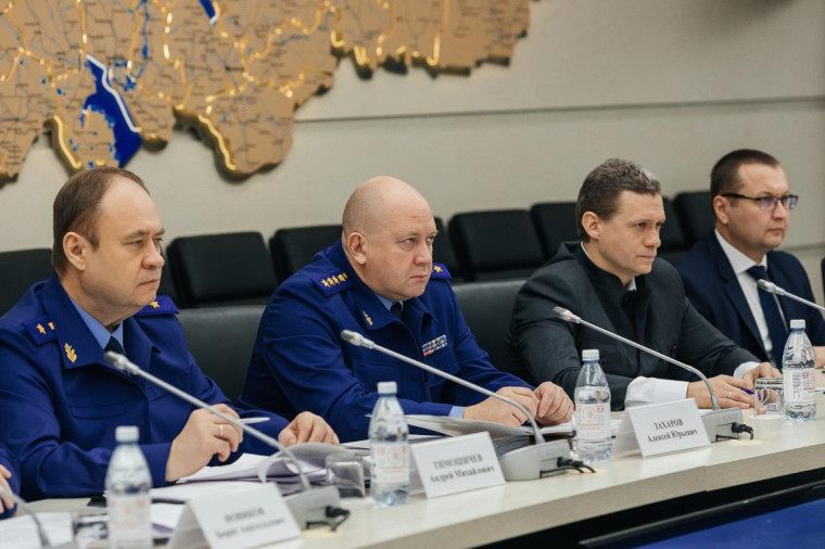 Заместитель Генерального прокурора России Алексей Захаров провел личный прием граждан в Вологодской области. Заместитель Генерального прокурора России Алексей Захаров провел личный прием граждан в Вологодской области.
