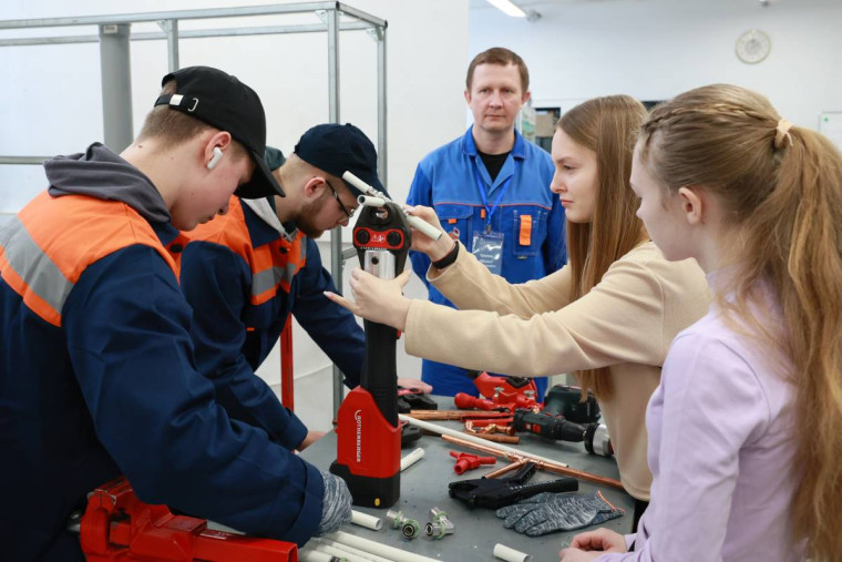 625 бюджетных мест будет открыто для выпускников 9-х классов в рамках федеральной программы «Профессионалитет». 625 бюджетных мест будет открыто для выпускников 9-х классов в рамках федеральной программы «Профессионалитет».