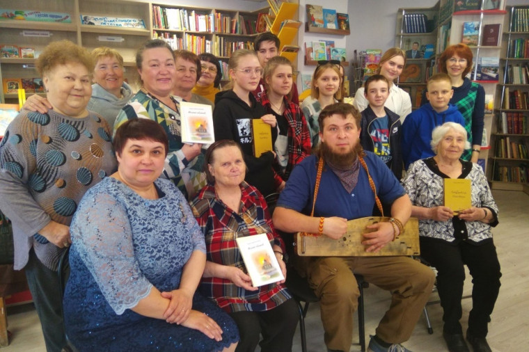19 апреля вохтожанам посчастливилось встретиться с поэтом из Череповца, Павлом Широглазовым. 19 апреля вохтожанам посчастливилось встретиться с поэтом из Череповца, Павлом Широглазовым.